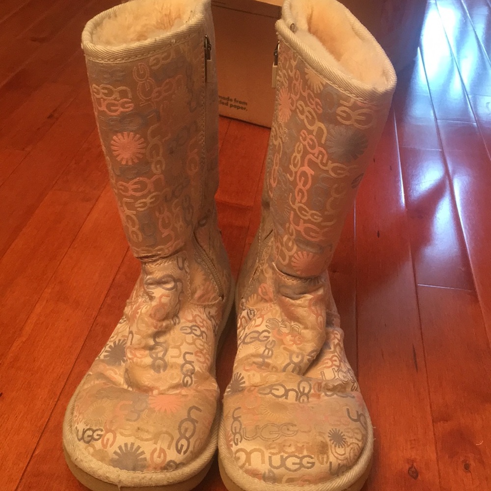 Ugg multicolor boot!